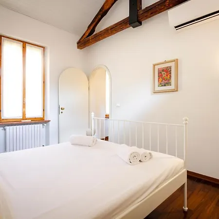 Stylish One Bedroom In The Heart Of