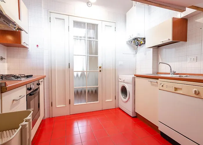 Stylish One Bedroom In The Heart Of